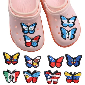 Оптовая продажа 50 шт. Красочные аксессуары для обуви с бабочками, украшения с пряжками для садовой обуви, подходят для рюкзака Croc Jibz Charm Изображение