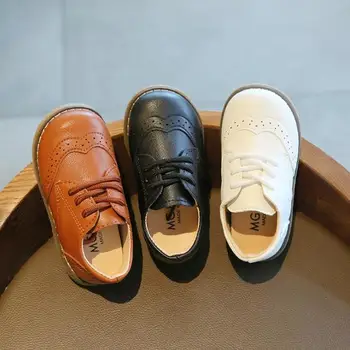 Новая Демисезонная детская кожаная обувь для мальчиков и девочек, повседневная обувь с мягкой подошвой, повседневная уличная обувь, Детские кроссовки Изображение