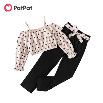 PatPat Комплект из 2 предметов, камзол с длинными рукавами и воланами с принтом в виде сердца для девочек, черные прямые брюки с поясом, комплект Изображение