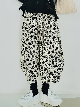 imakokoni 2022 оригинальный дизайн, повседневные хлопковые бежевые брюки с принтом большого размера, широкие брюки, женские весенне-летние белые брюки 223573 Изображение