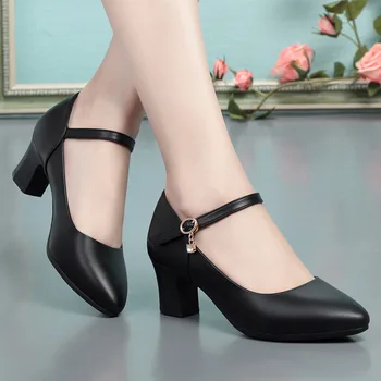 Коллекция 2023 года, весенне-осенние новые тонкие туфли для матери среднего возраста, женская обувь из мягкой кожи на среднем каблуке, толстый каблук для танцев, женская кожа Изображение
