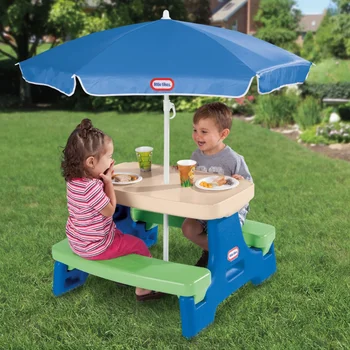 Little Tikes Easy Store Jr. Столик для пикника с зонтиком, синий и зеленый - Игровой столик с зонтиком, для детей, детский столик и стул Изображение